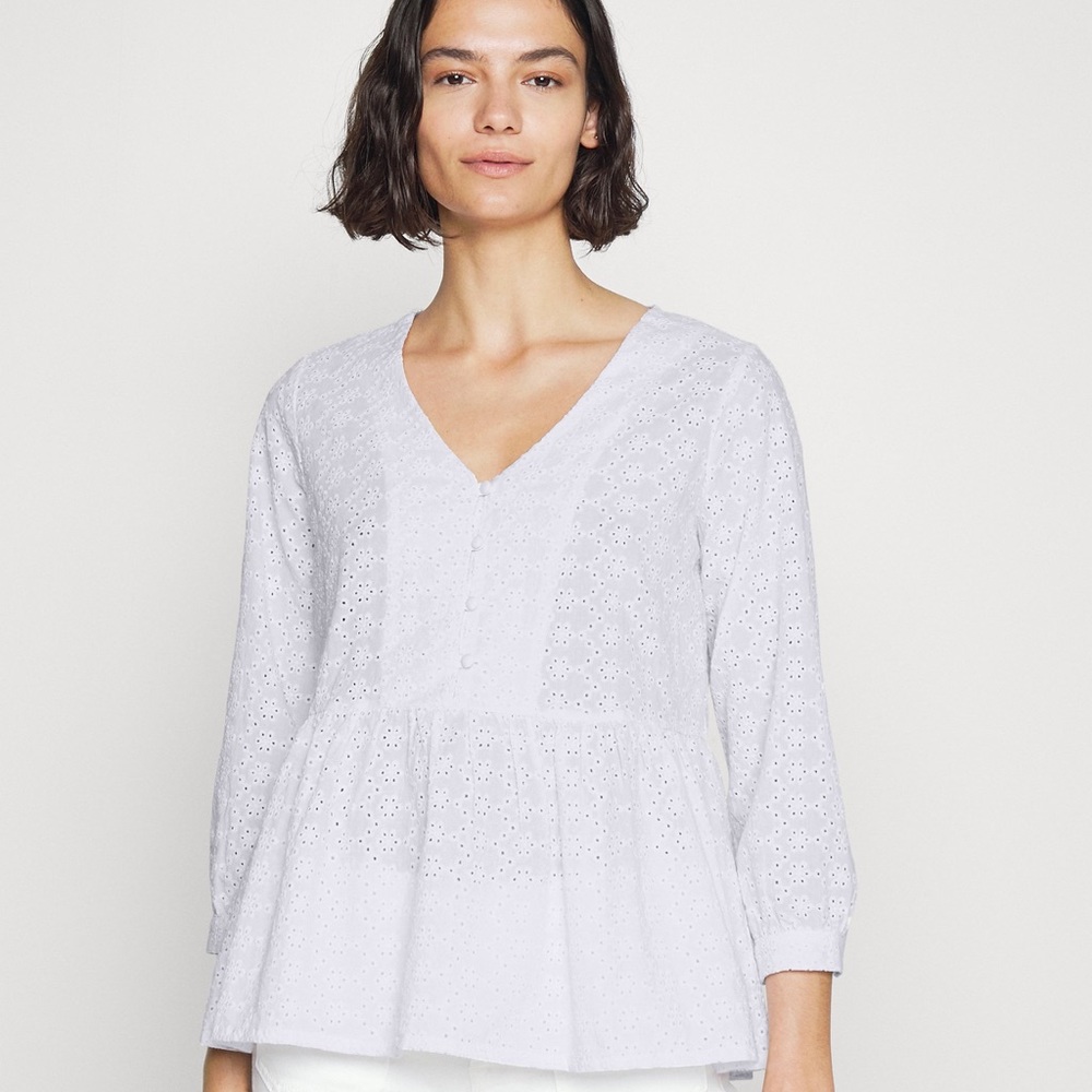 Barbour Binweed Cotton Eyelet Top - Picture 3 of 5